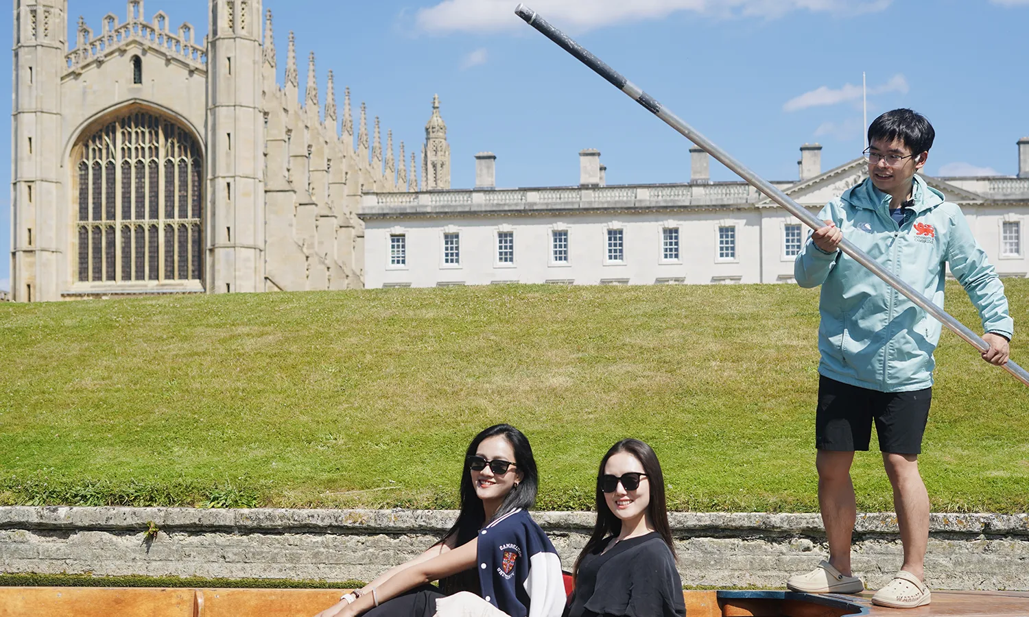 Cambridge Shared Punting Tour with Chinese Punter