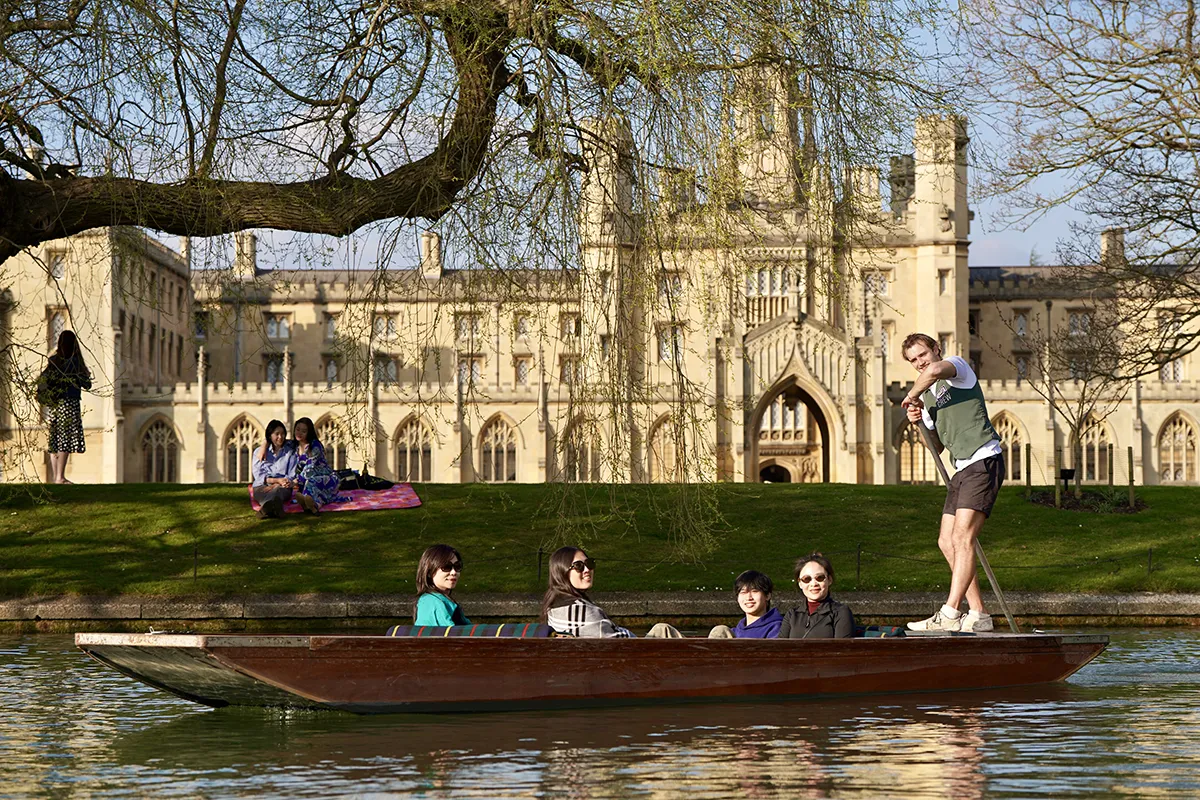 Oxford & Cambridge University Day Tour with Student Guides