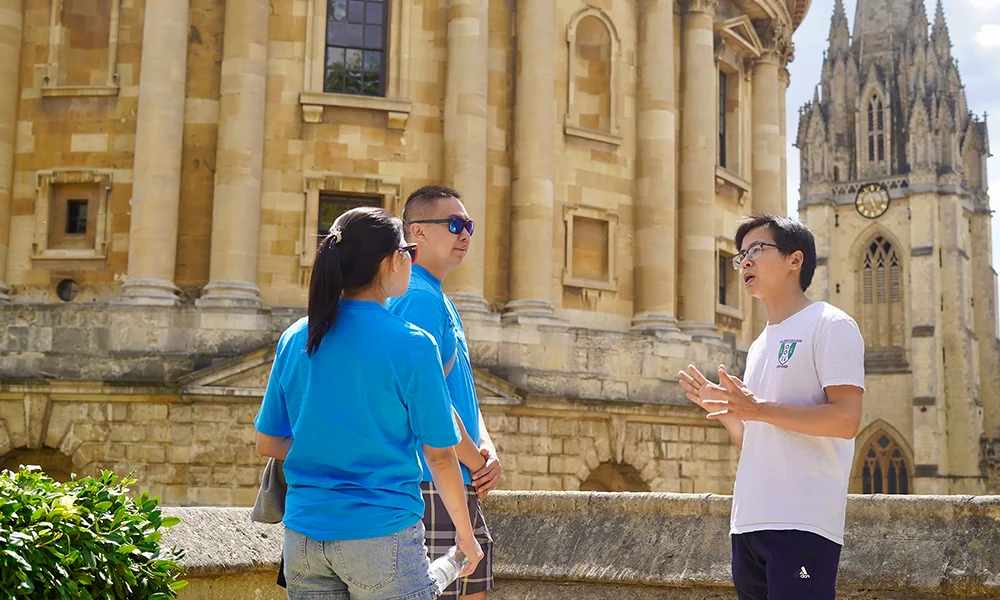Oxford Shared Walking Tour with Student Guide (2 Hours)